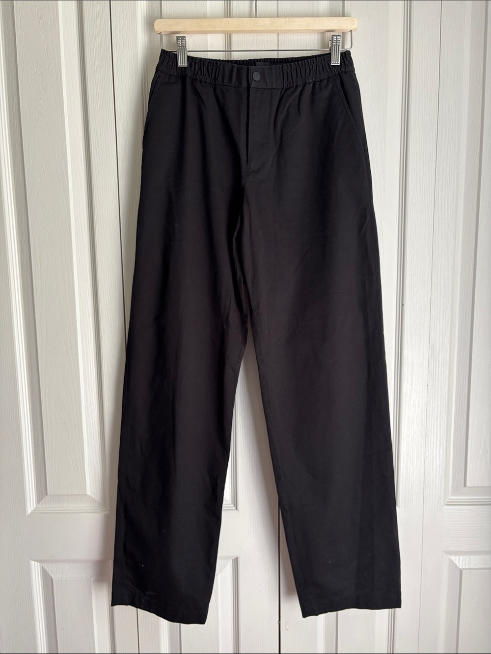 Club Monaco Straight Leg Flat Front Pant. Black. Size XS